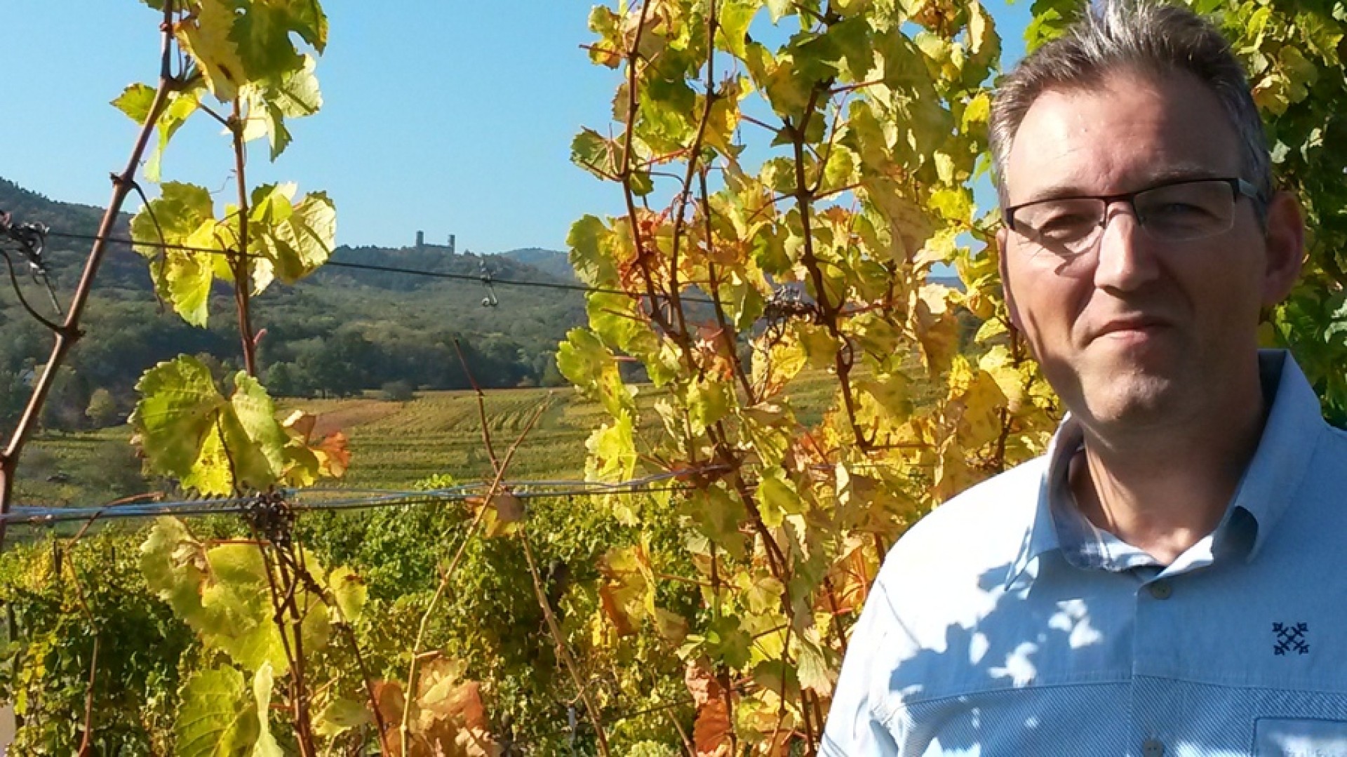 Eric Dutter, responsable logistique et organisateur de soirées dégustation de vin “ Ça a commencé entre amis, et maintenant, je partage ma passion pour le vin avec tous ! ”